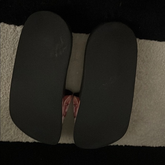 Gucci Black and Pink Floral Sandals - Picture 5 of 5